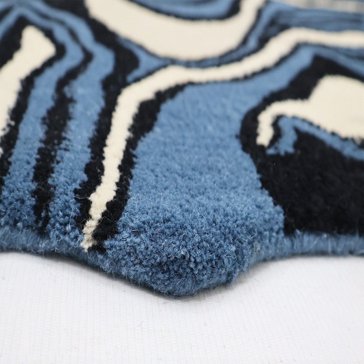 Blue Hand Tufted Melting Wool Carpet - Image 3