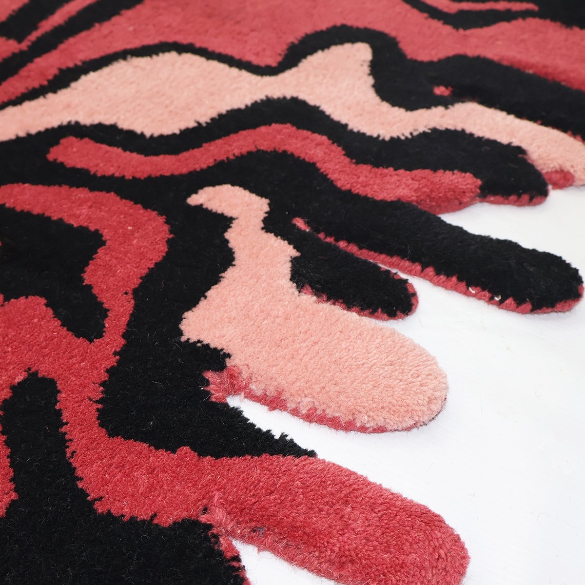Melting Red Wool Carpet For Living Room - Image 3