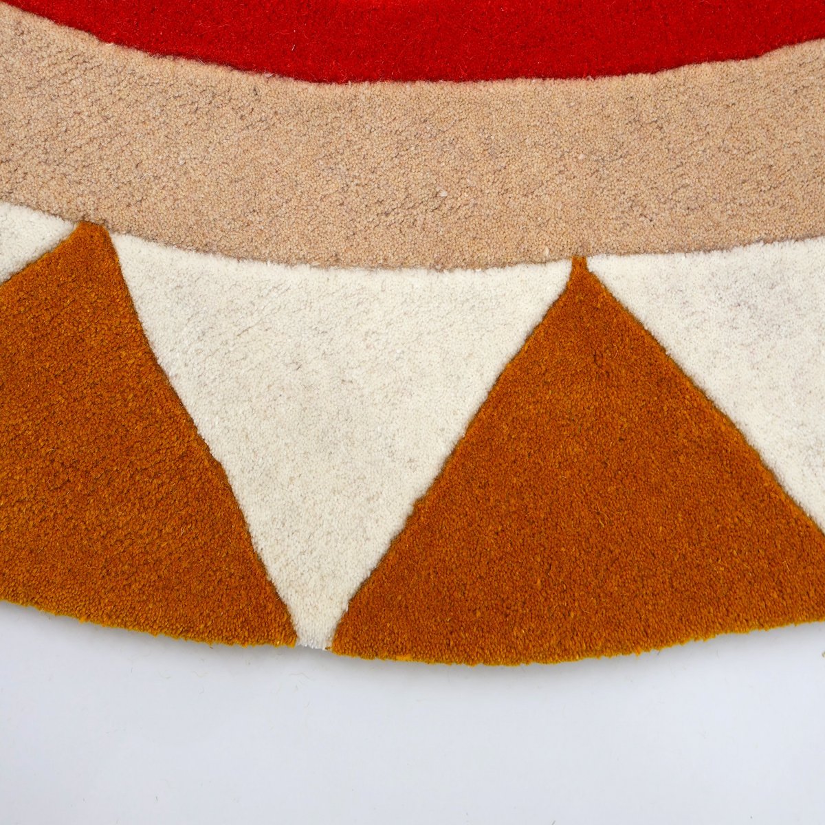 Stunning Hand Tufted Multicolor Round Rug - Image 3