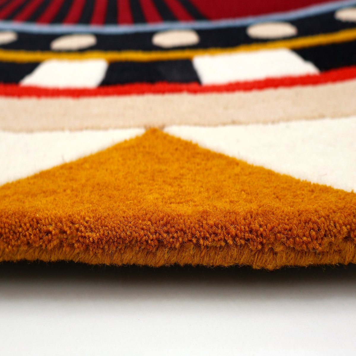 Stunning Hand Tufted Multicolor Round Rug - Image 4