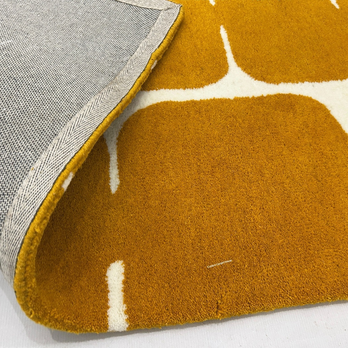 Stunning Hand Tufted Yellow Wool Rug - Image 3